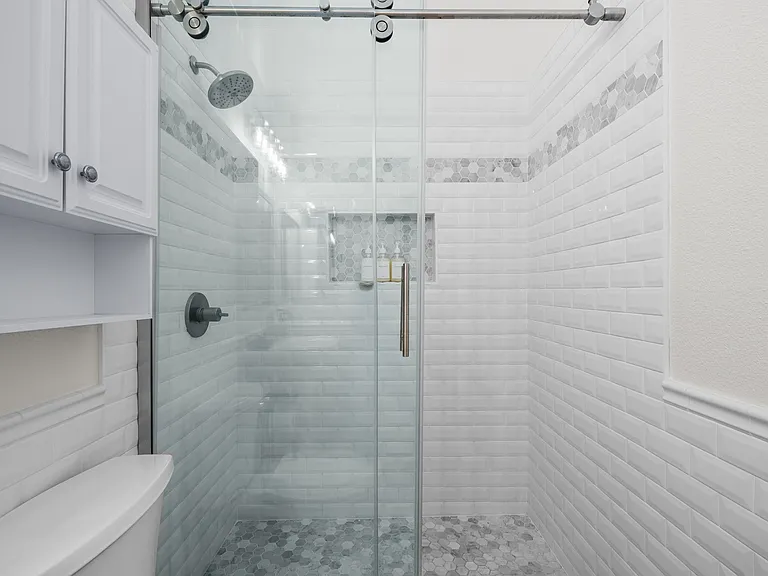 Robinwood Dr — Photo 22