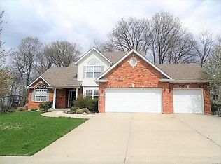 6105 Keebler Oaks Dr, Maryville, IL 62062