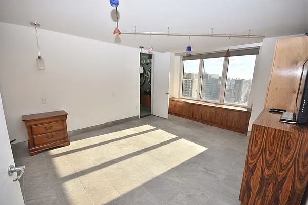 Sold by Luxury Habitat | media 6