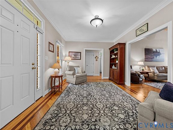 4th image of 2901 Maple Grove Ln W