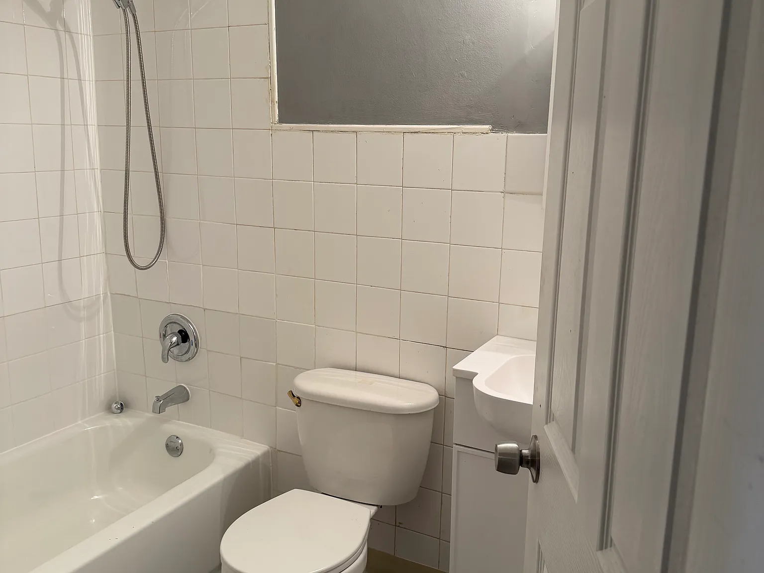 1 bed, 900 sqft, $1,200 — Photo 2