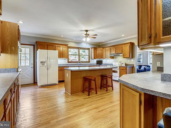 4th image of 10543 Saint Paul St