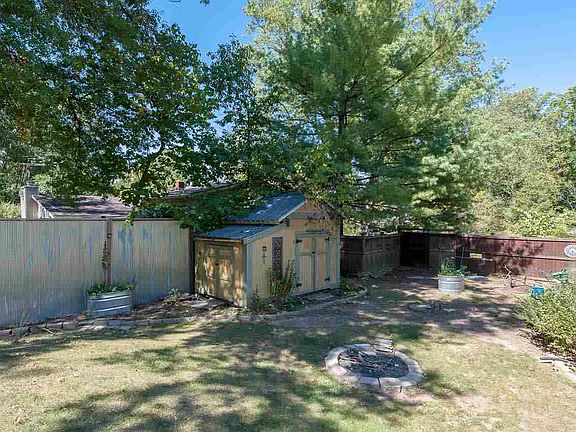 2nd image of 1510 E Richland Dr