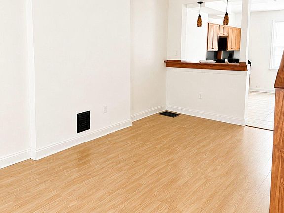 3rd image of 2217 W Fayette St