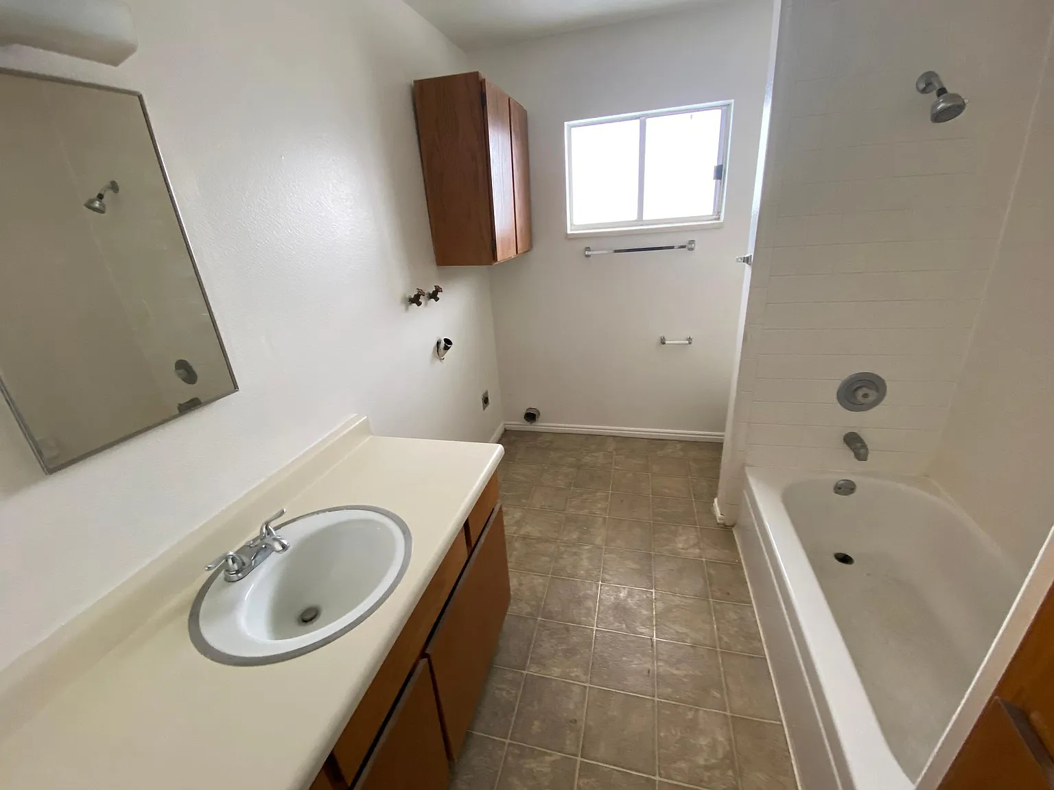 2 bed, 850 sqft, $1,100 — Photo 4