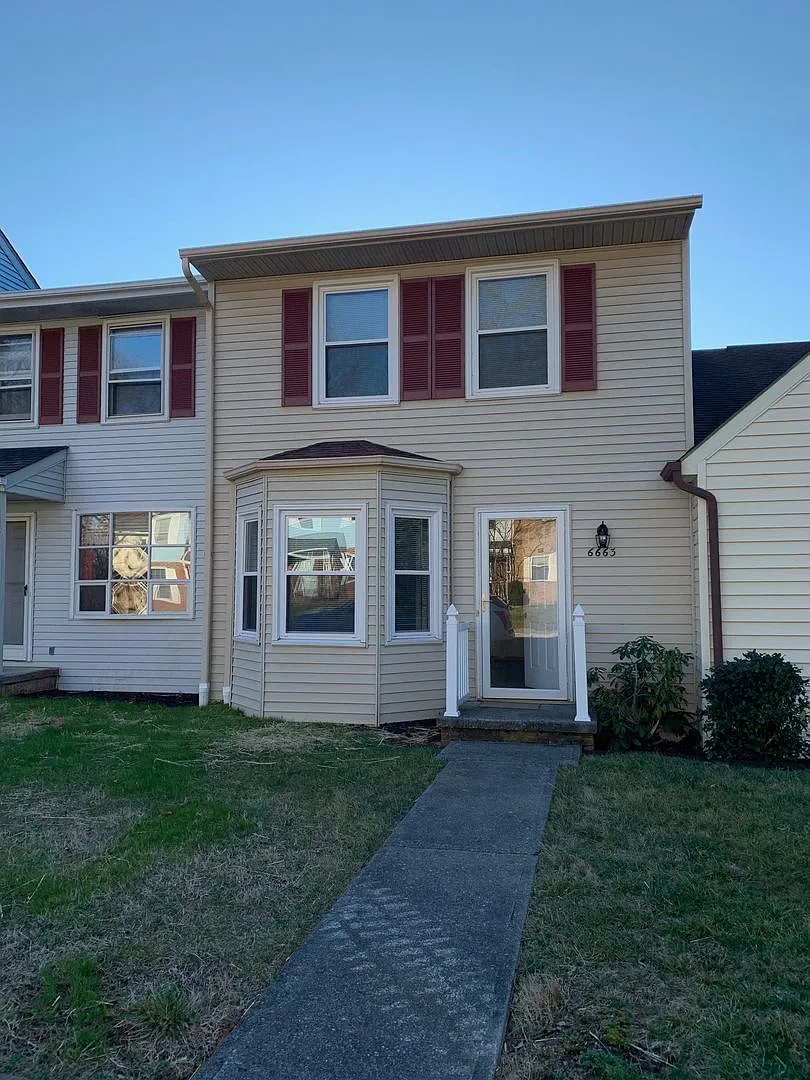 2 Bedroom 1.5 Bath Townhouse — Photo 4