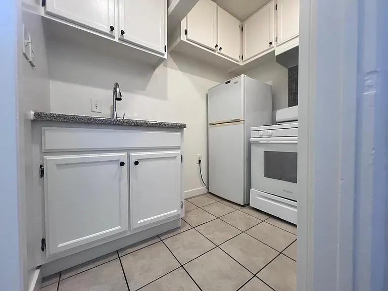 918 S Kenmore Ave #B6 — Photo 7