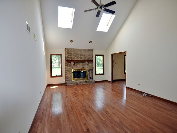 3rd image of 23642 W Stratford Dr