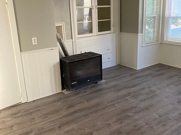 4th image of 94 Snell St