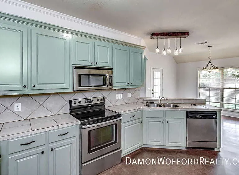 107 Emry Cv — Photo 31