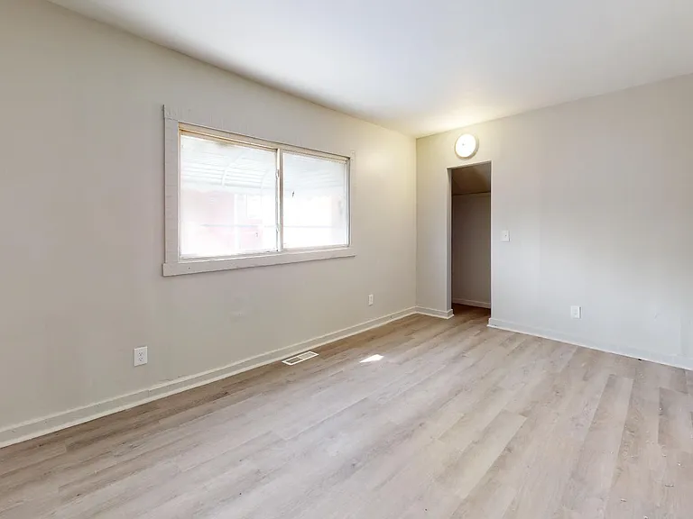 6904 Lorain Ave — Photo 21
