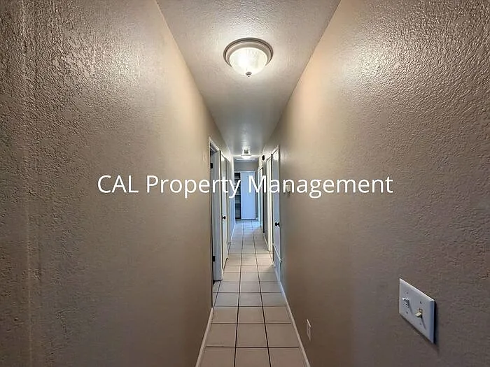 421 Michael Cir — Photo 6