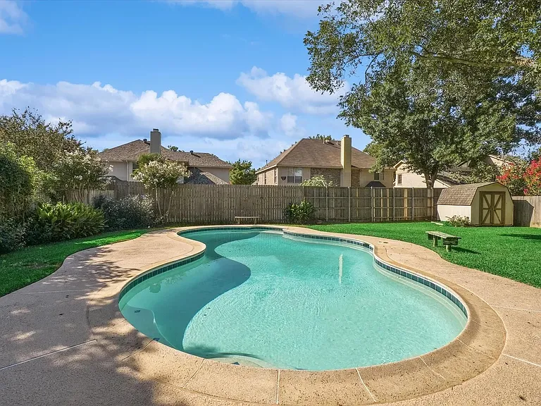 521 Chasewood Dr — Photo 4