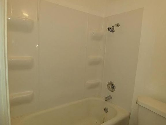 3rd image of 923 Douglas St APT 103