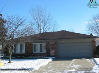 2963 Lotus Ct, Sterling Heights, MI 48310