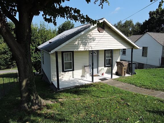 2nd image of 817 W Woodland Ave