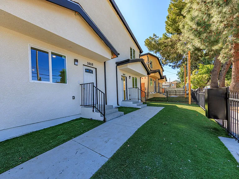 1652 Murchison St — Photo 37