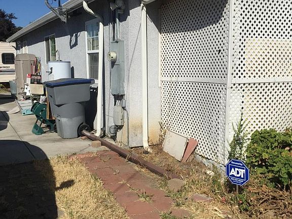 2nd image of 2140 E San Antonio St