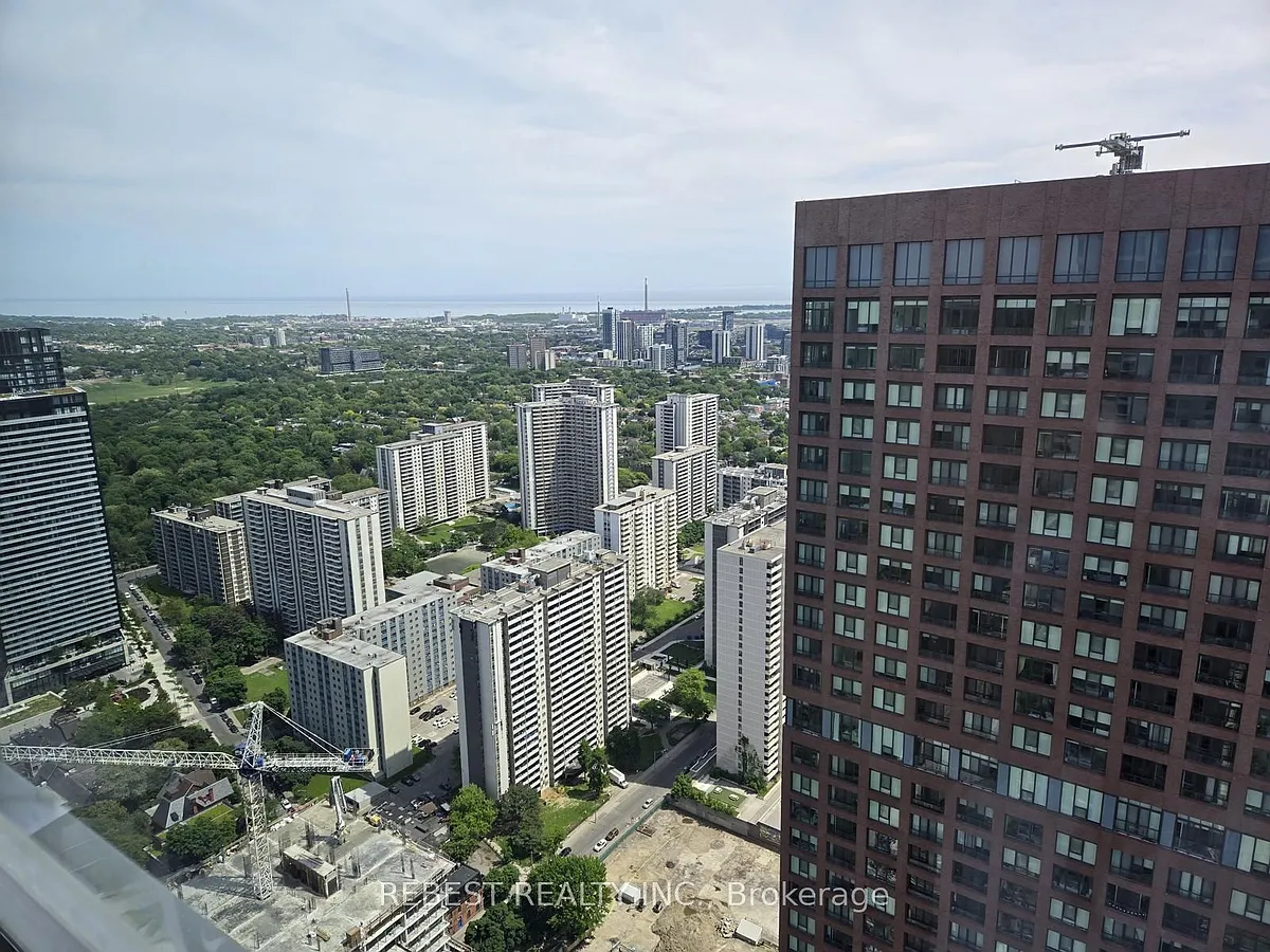 Building Photo - 395 Bloor St E #5202