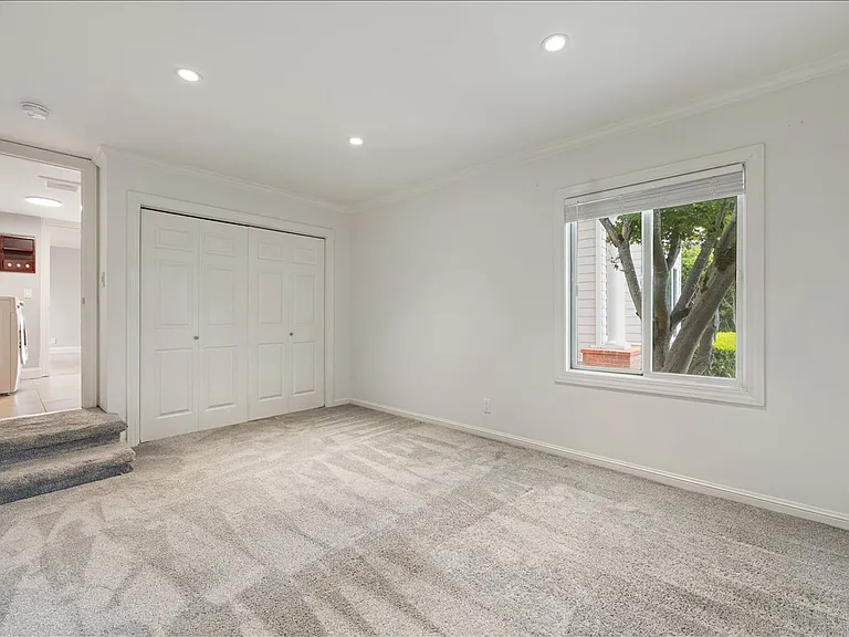 2740 Saint James Rd — Photo 38