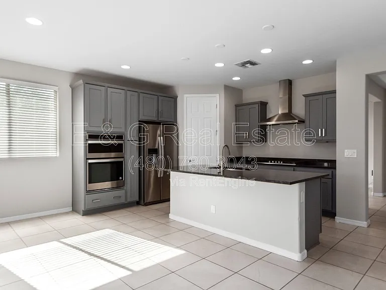 9027 W Missouri Ave — Photo 9