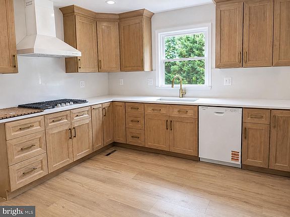 2nd image of 14004 Manor Rd