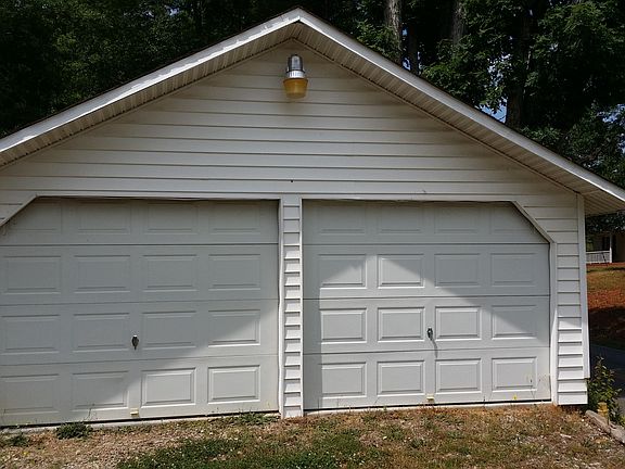 Detached Garage