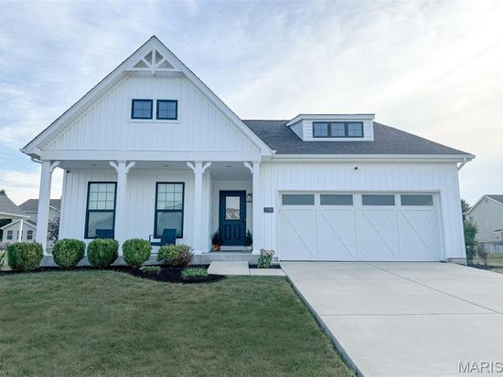 2700 Crimson View Dr, Shiloh, IL 62221