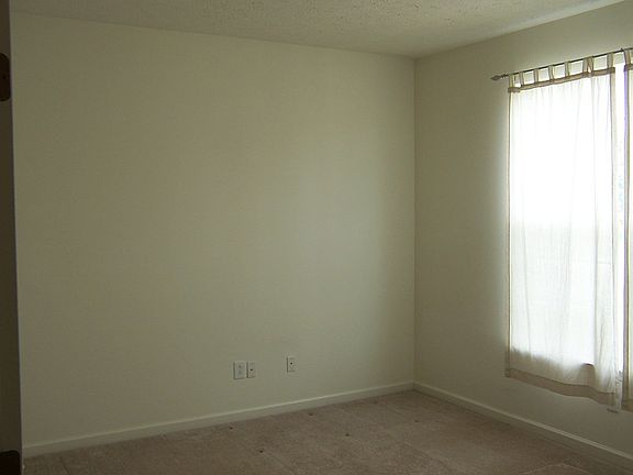 4th image of 11305 Red Bush Dr