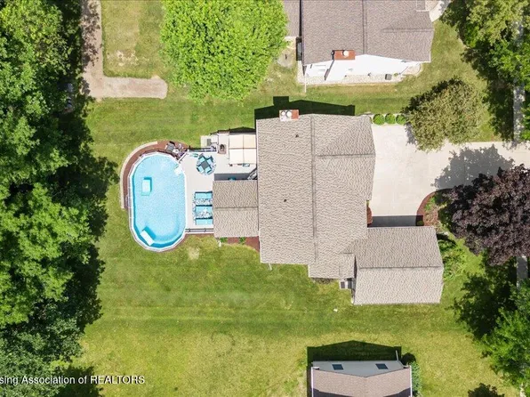 1733 Sunnydale, Lansing, MI 48917