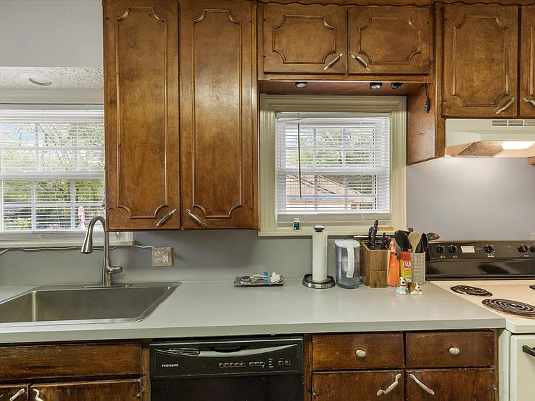 3508 W Biddison St — Photo 14