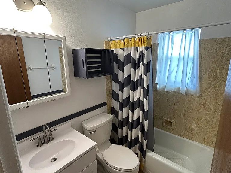 620 E 37th Pl — Photo 16