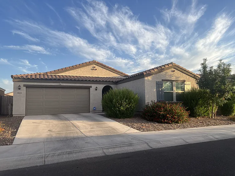 2325 W Pecan Rd — Photo 2