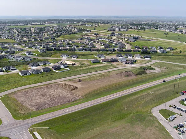 503 Flint Dr, Bismarck, ND 58503