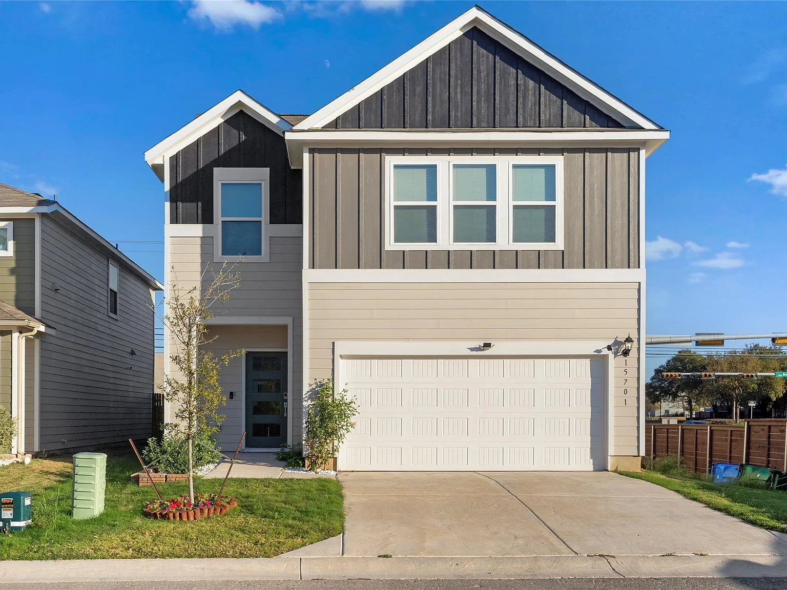 4 bed, 3.0 bath, 2309 sqft, $2,350 — Photo 2