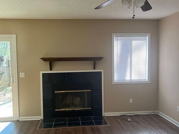 4th image of 327 Candlebrook Dr