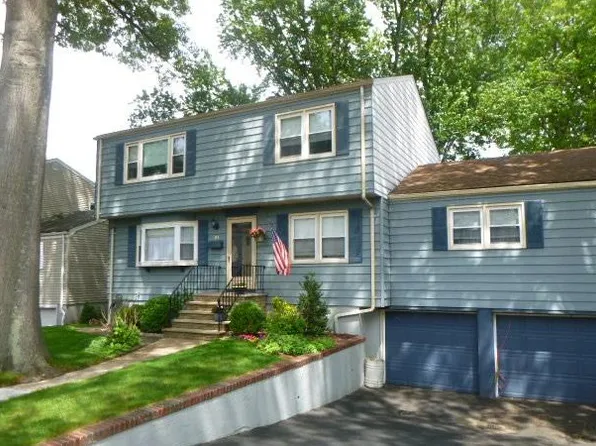 61 Aladdin Ave #2A, Dumont, NJ 07628