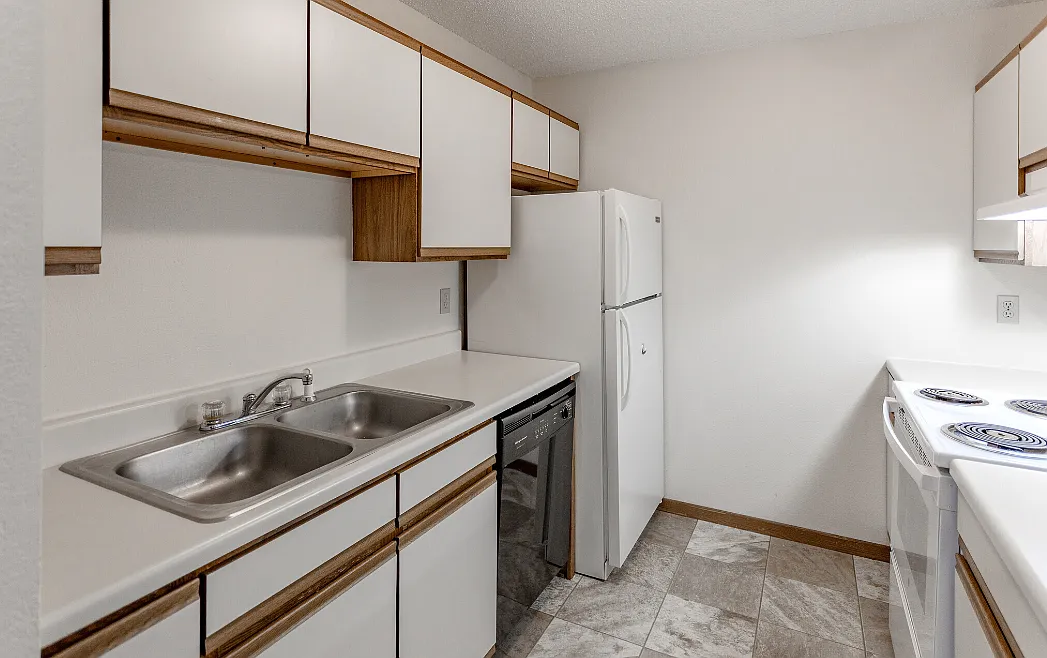 Norway Pines Apartments — Photo 4