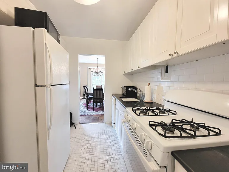 4201 Cathedral Ave NW #820E — Photo 9