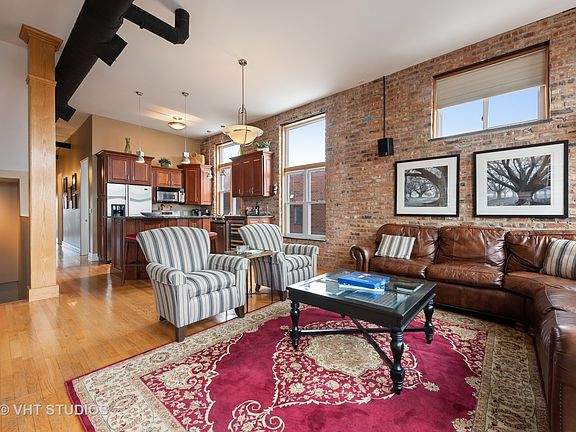 4th image of 1452 W Fullerton Ave APT 4