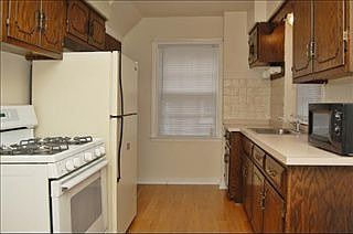 5th image of 1820 Orchard St