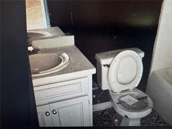 2nd image of 529 Mimosa Rd