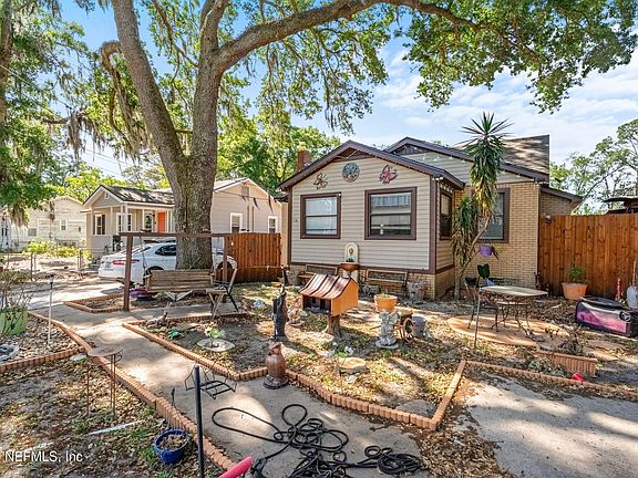 3rd image of 278 E 46TH Street