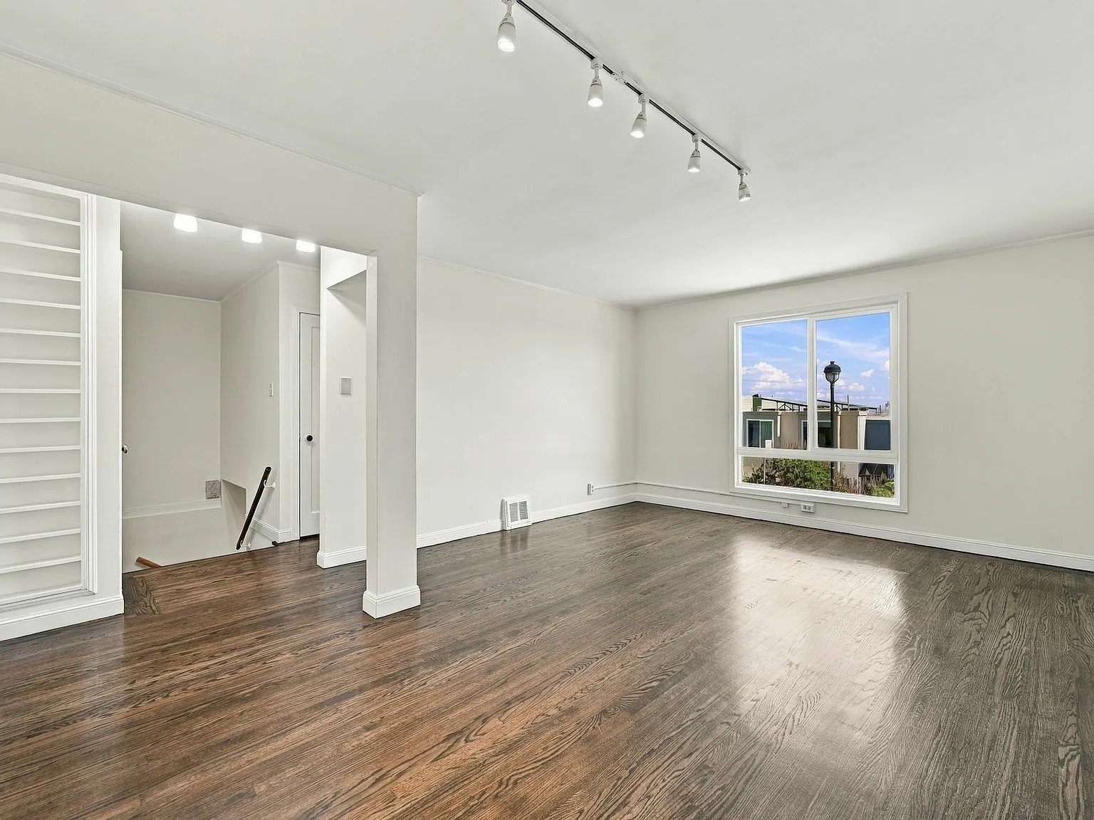 3 bed, 2.0 bath, $6,500 — Photo 3