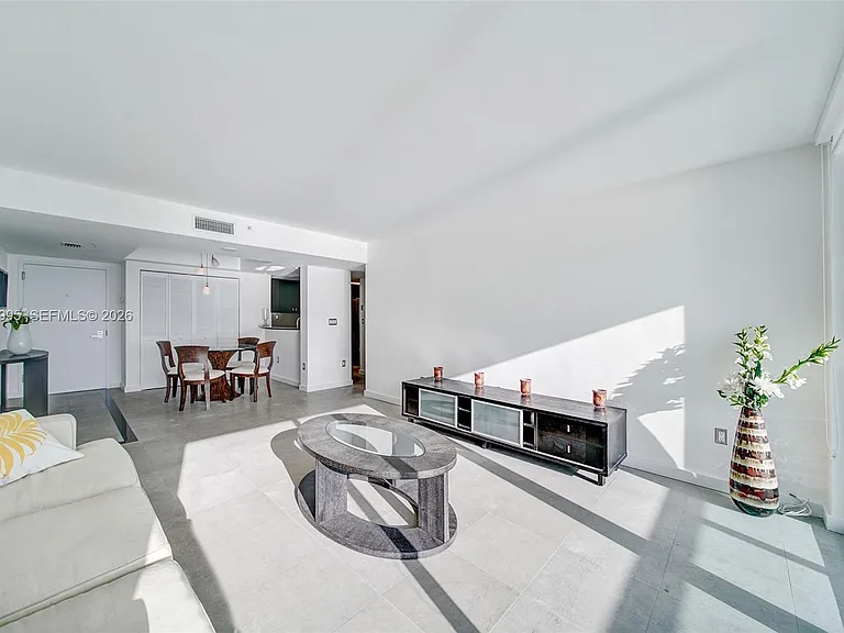 650 West Ave #805 — Photo 4
