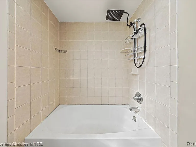 6550 Inkster Rd — Photo 26