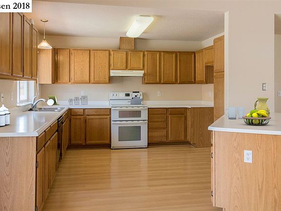 4th image of 665 Monte Vista Way