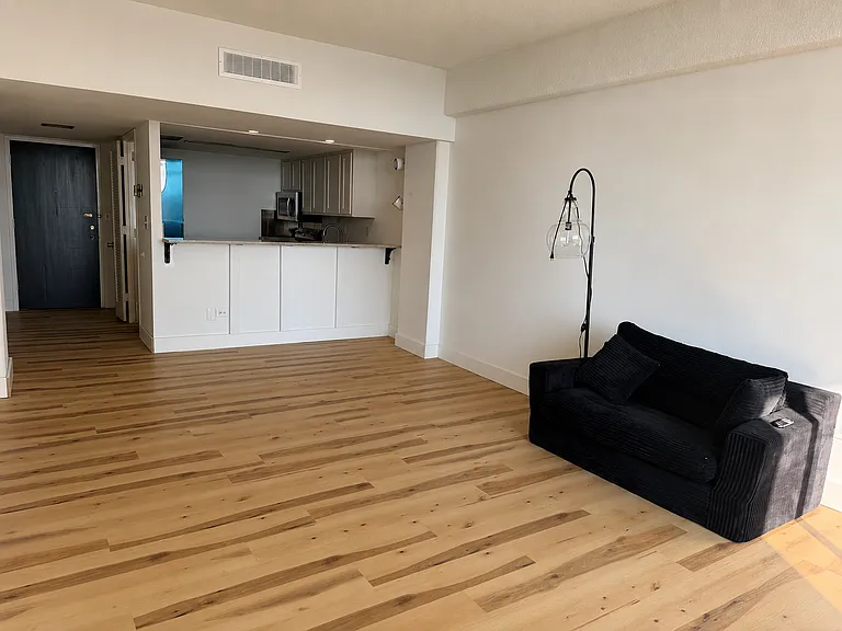 14 Lockwood Dr #9K — Photo 2