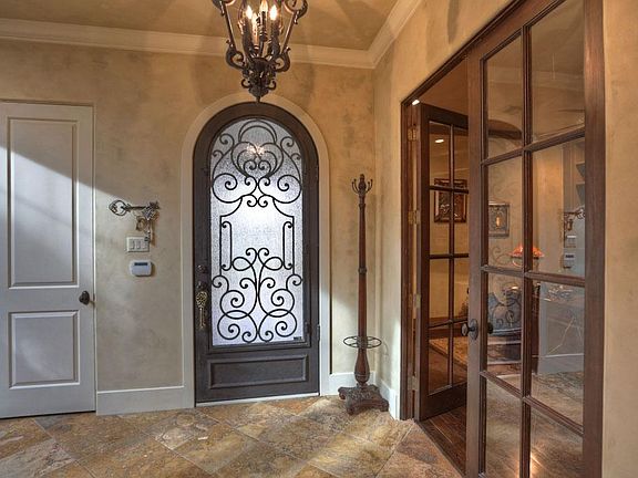 Designer touches in the entry