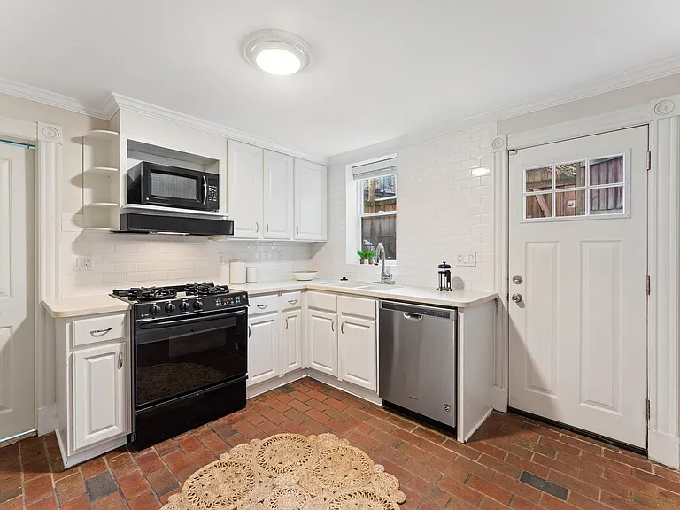 334 S Carolina Ave SE #B — Photo 10